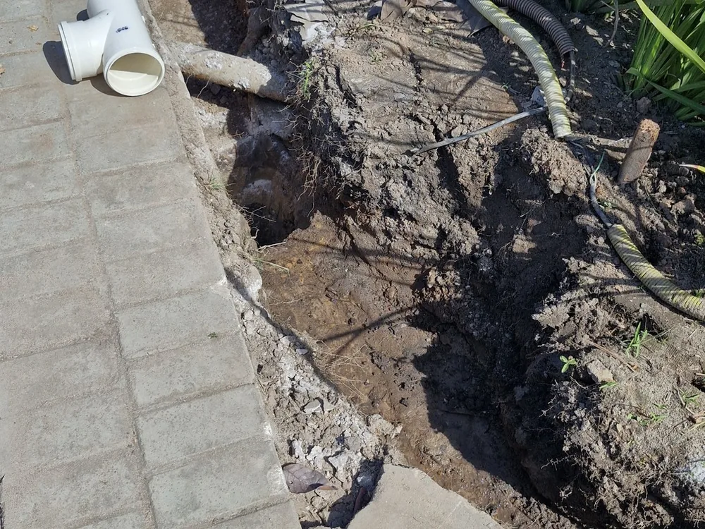 Tubulação de drenagem assentada dentro da vala